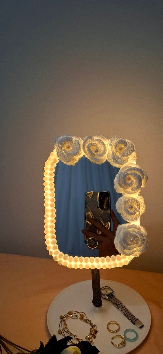 Beyaz Çiçekli Işıklı Masa Aynası - Görsel 2