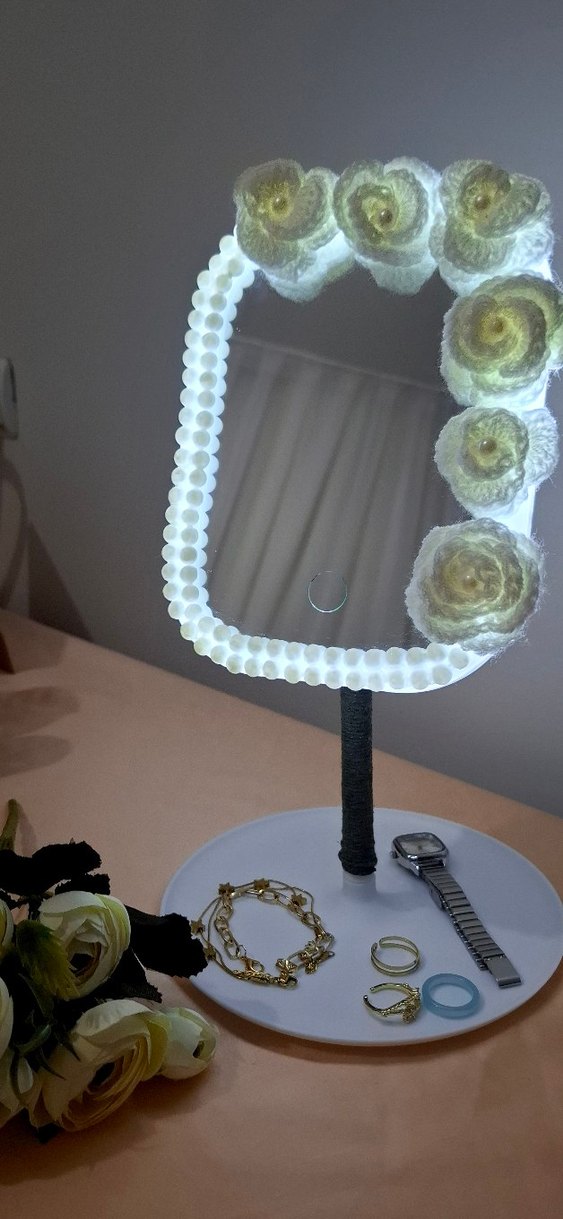 Beyaz Çiçekli Işıklı Masa Aynası - Görsel 3