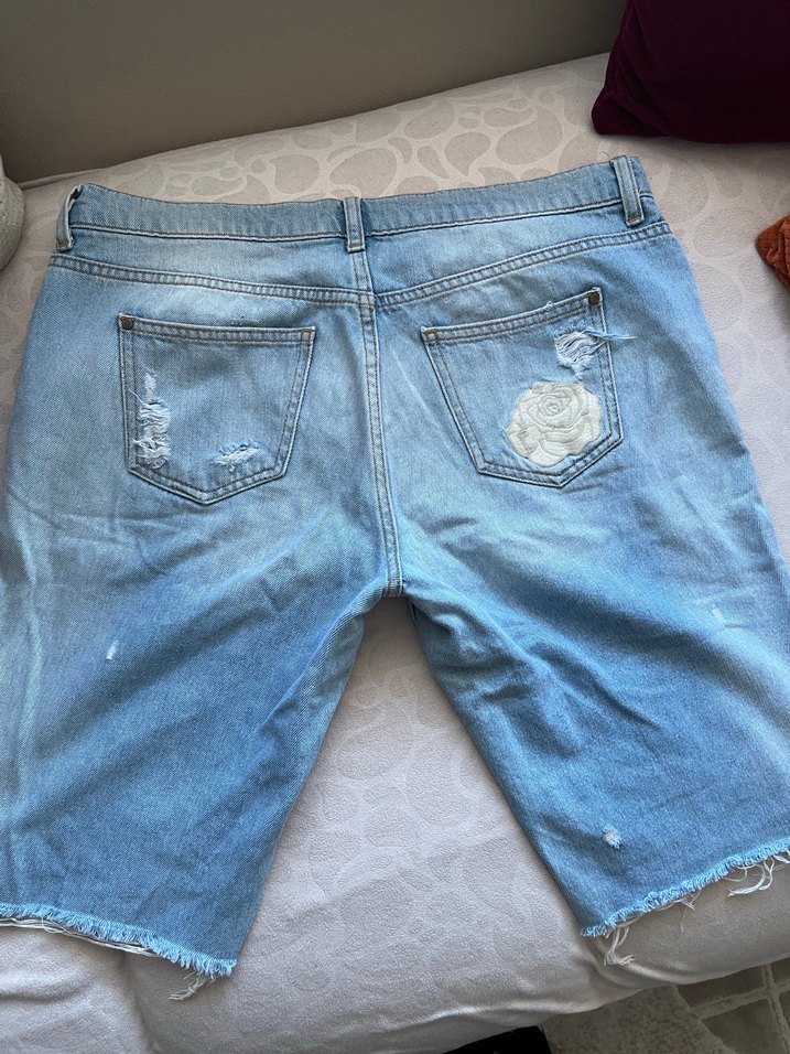 Nakışlı gül Detaylı Mavi Midi Denim Şort ipekyol uzun - Görsel 4