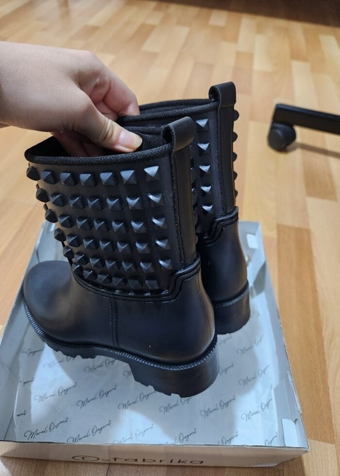 siyah bot - Görsel 3