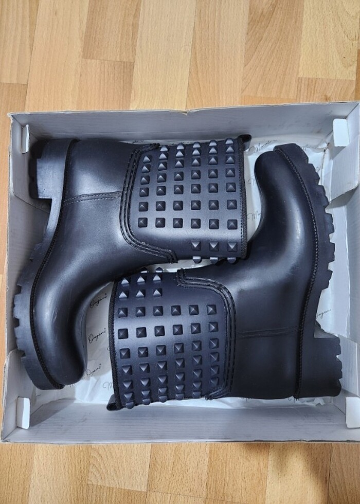 siyah bot - Görsel 2