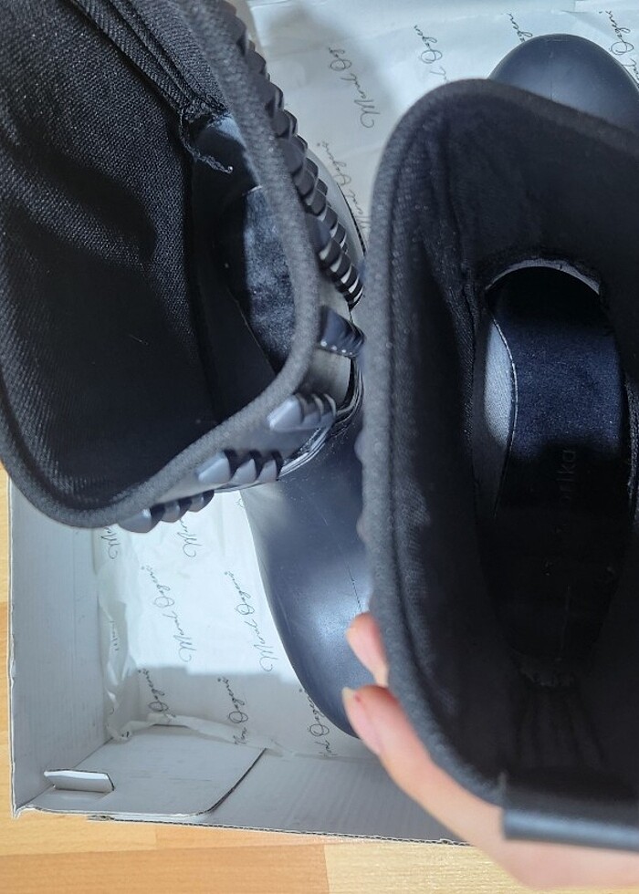 siyah bot - Görsel 5