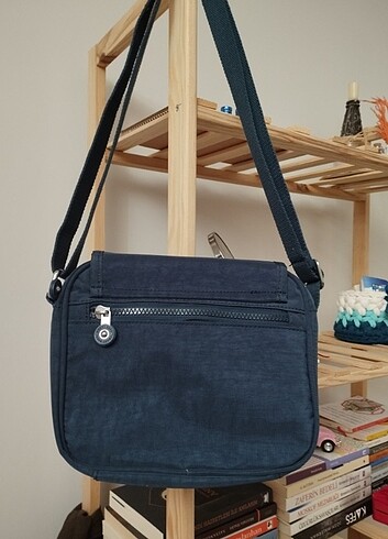 Smart Bags Lacivert omuz çantası