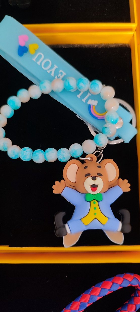 Gri Kedi Aksesuarları ve Batman Figürlü Anahtarlık - Görsel 3