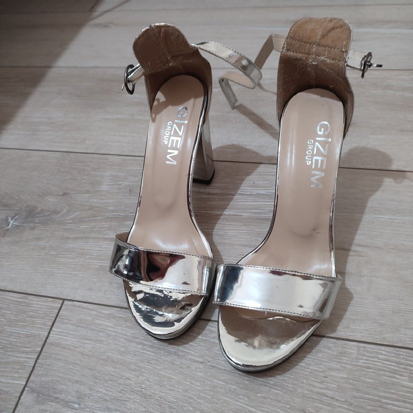 Gri Parlak Metal Topuklu Kadın Ayakkabı - Görsel 2