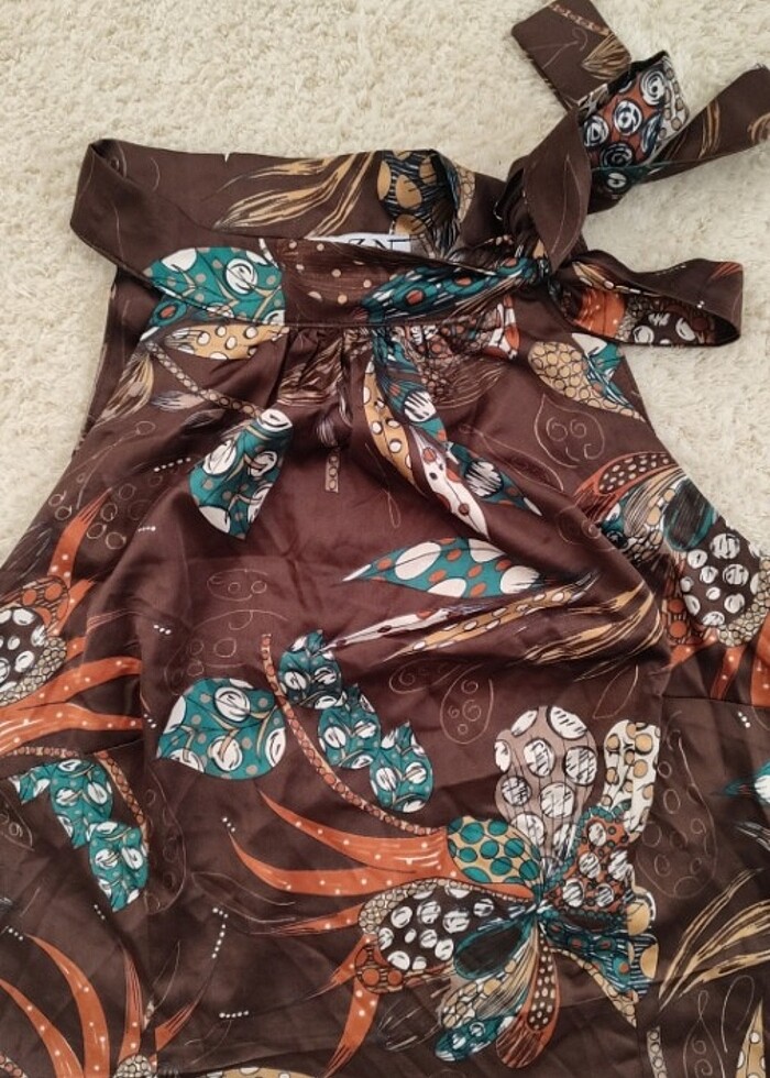 Muazzam bir saten elbise  - Görsel 2