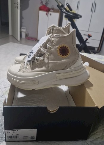 Krem Çiçekli Platform Topuklu Kadın Converse