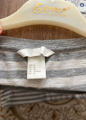 Kadın Gri Çizgili Kısa Kollu Tişört - Görsel 3