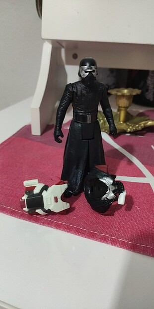 Star Wars Kylo Ren zırhlı figür