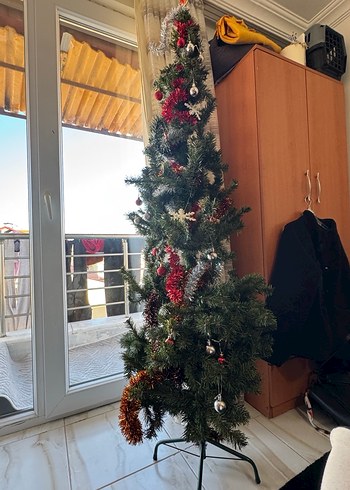 Kırmızı Parlak Yılbaşı Ağacı - Görsel 4