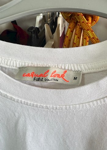 Beyaz Bağlama Desenli Kısa Kollu Tişört - Görsel 2