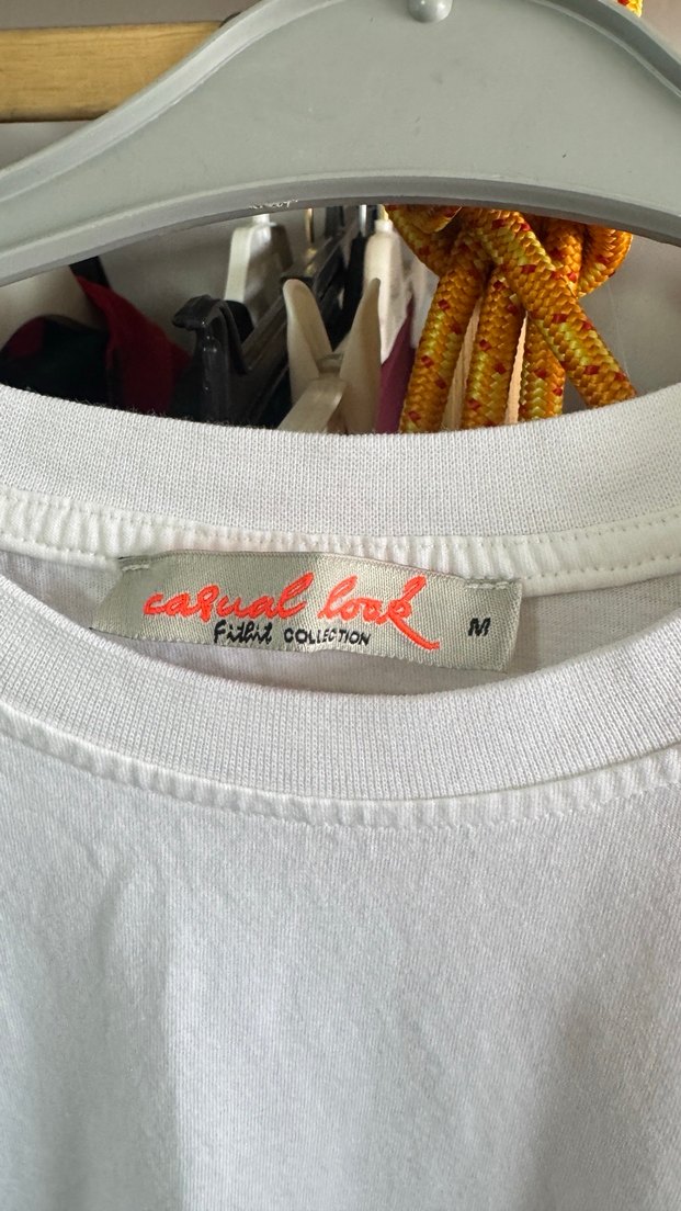 Beyaz Bağlama Desenli Kısa Kollu Tişört - Görsel 2