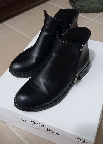 Siyah Deri Kadın Bot - Tokalı, Topuklu - Görsel 2