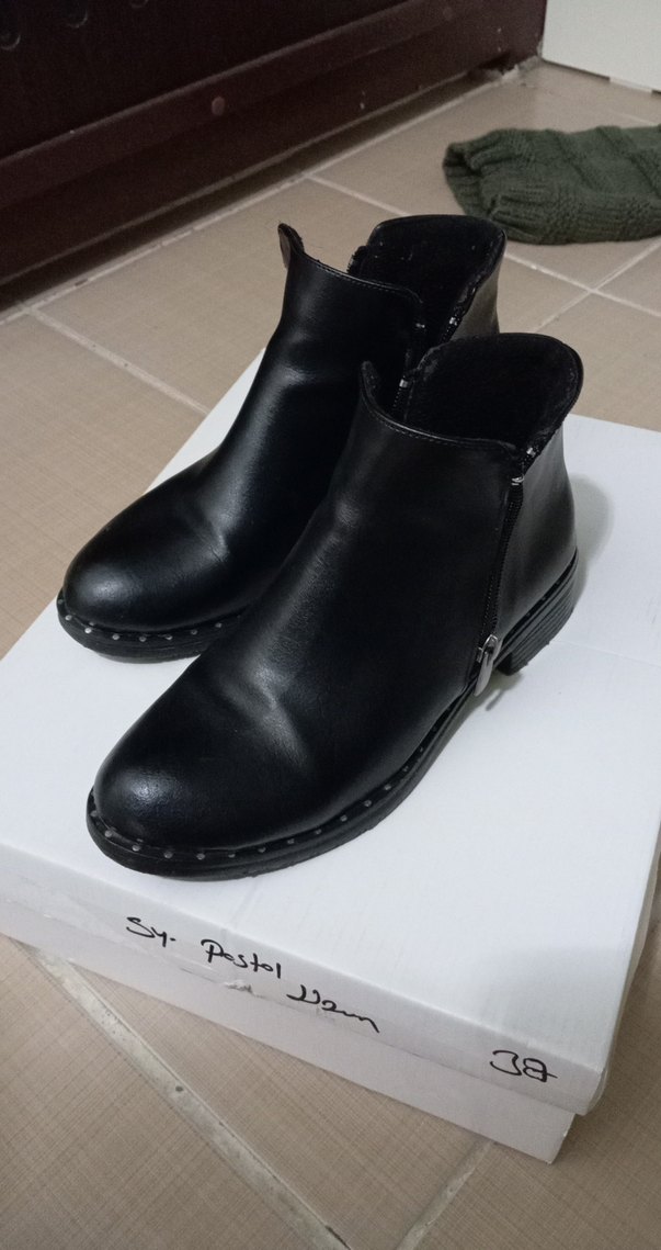 Siyah Deri Kadın Bot - Tokalı, Topuklu - Görsel 2