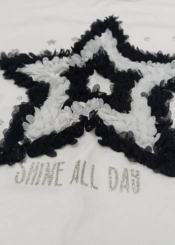 Kız Çocuk Beyaz Pul İşlemeli Tişört - Görsel 2