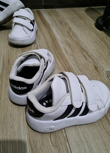 23 Beden Adidas çocuk spor ayakkabı 