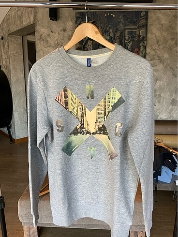 Gri desenli sweatshirt