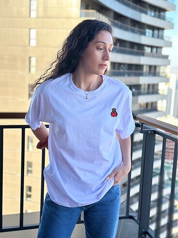 m Beden Minimal Nakış Ayıcıklı Oversize Tişört