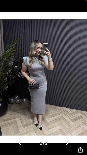 Vatkalı düğme detaylı elbise