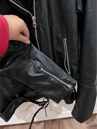 xs Beden siyah Renk H&M marka deri ceket