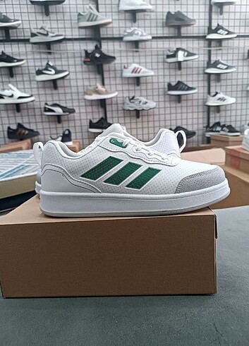 36 Beden Adidas Spor Ayakkabı