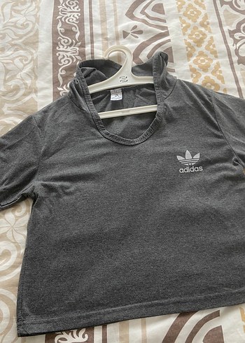 m Beden gri Renk Gri Adidas Kadın Kısa Kollu Tişört