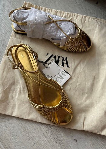 Zara Altın Renk Pilili Stiletto Topuklu Kadın Sandalet