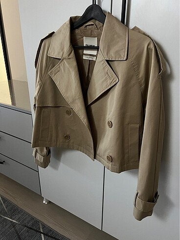 Pull and Bear Pull and bear kısa trençkot