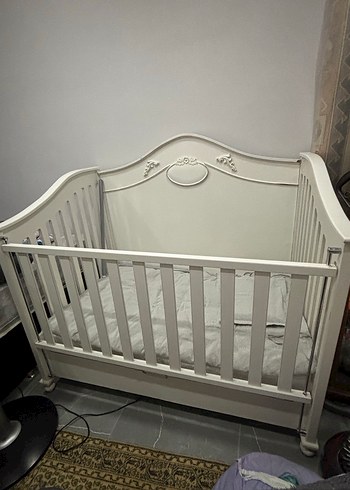 Beyaz Ahşap Bebek Beşiği