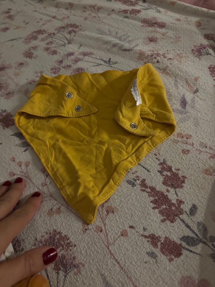 Sarı Baskılı Bebek Önlüğü - Görsel 2