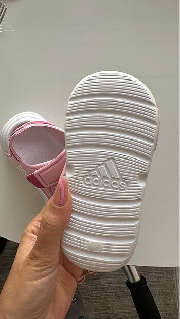 22 Beden Adidas 22 no sandalet