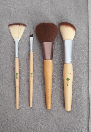 ecotools ve eklips makyakj fırçası