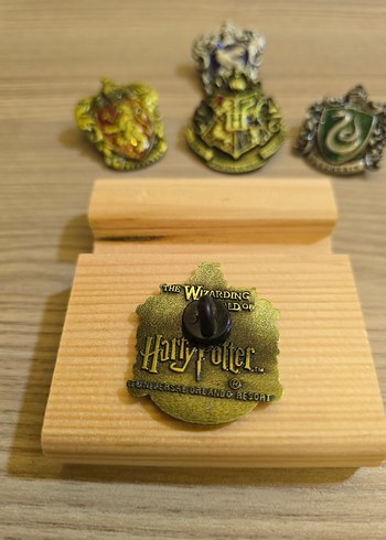 Harry Potter Parlak Altın Hufflepuff Rozeti - Görsel 2