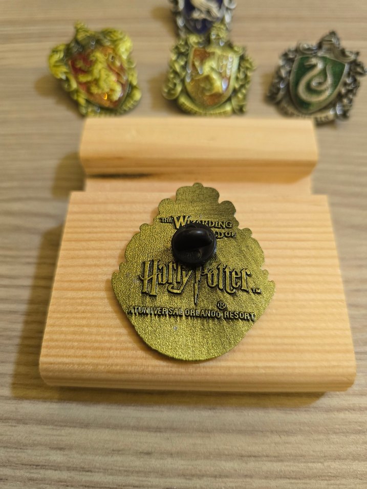 Harry Potter Parlak Altın Rozeti - Görsel 2