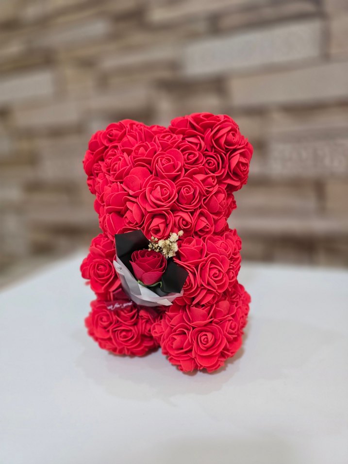Sevgililer Gününe Özel Kırmızı Güllerden Peluş Ayıcık - Görsel 3