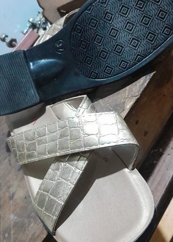 Gri Yılan Desenli Dolgu Topuklu Kadın Terlik - Görsel 2