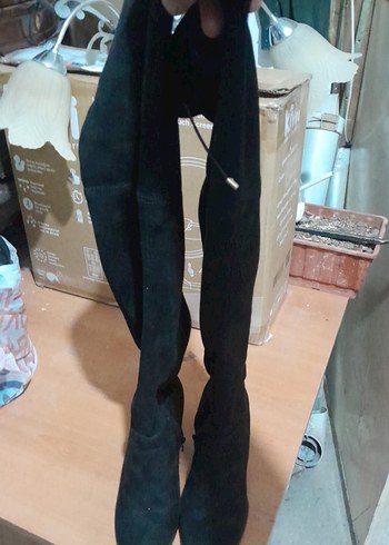 Siyah Süet Tokalı Dizüstü Topuklu Bot - Görsel 2