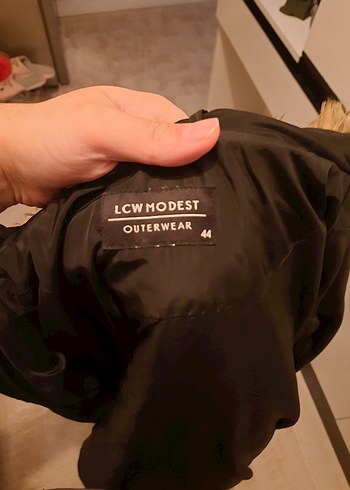 Siyah Uzun Kürklü Kadın Mont LCW - Görsel 6