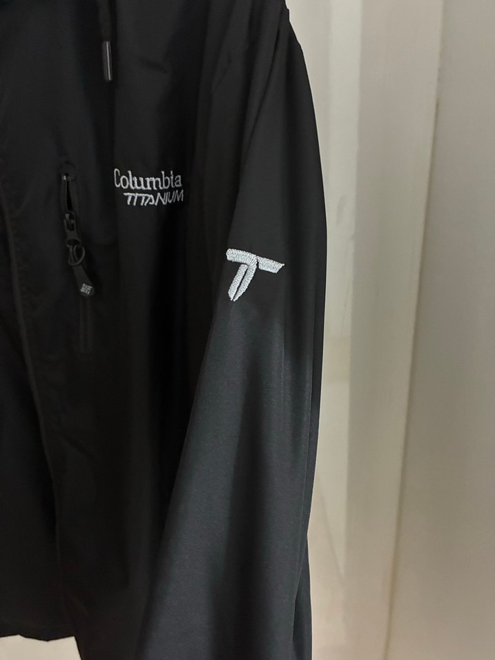 Columbia Siyah Kapüşonlu Erkek Rüzgarlık - Görsel 5