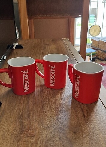 Beden kırmızı Renk Nescafe 3 lü bardak
