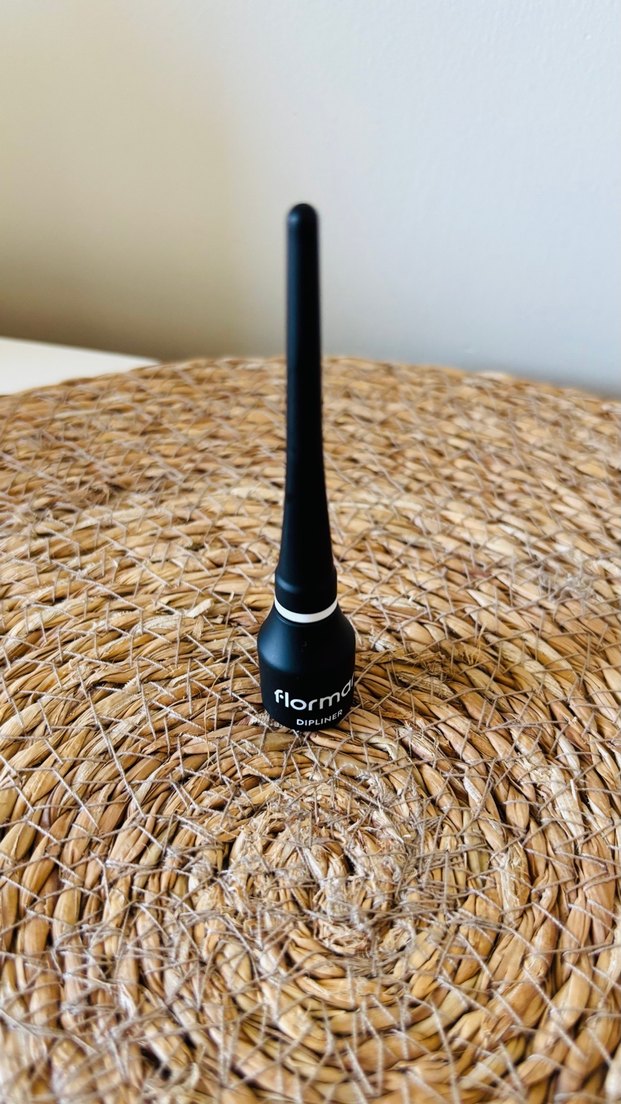 Flormar Siyah Sıvı Eyeliner - Görsel 3