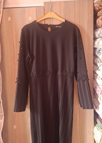 Siyah Piliseli Uzun Kollu Uzun Elbise - Görsel 3