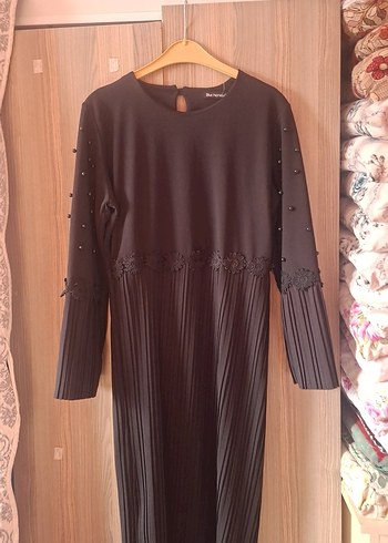 Siyah Piliseli Uzun Kollu Uzun Elbise - Görsel 2