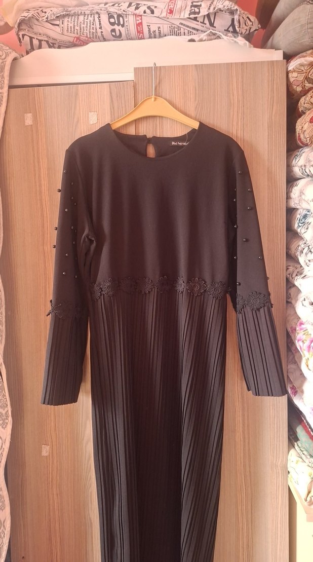 Siyah Piliseli Uzun Kollu Uzun Elbise - Görsel 3