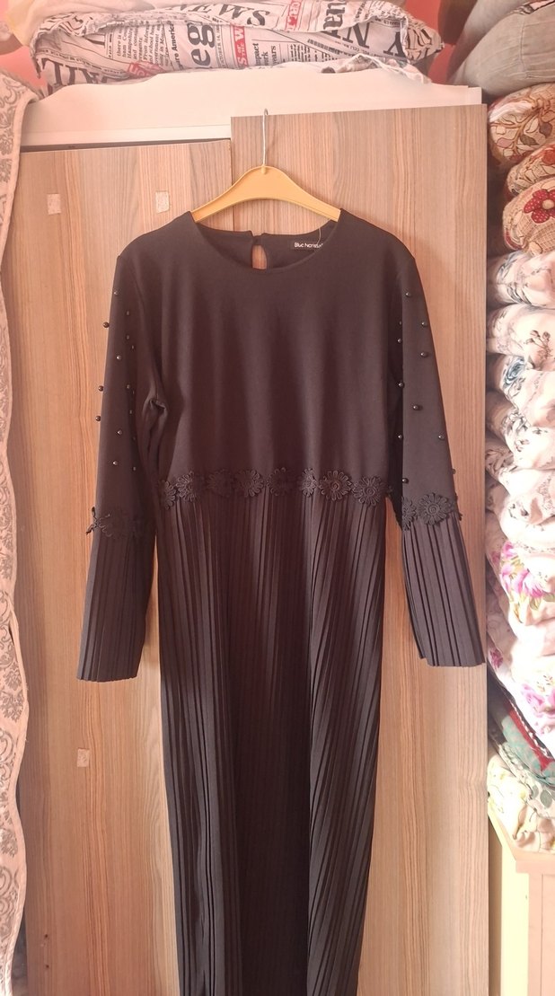 Siyah Piliseli Uzun Kollu Uzun Elbise - Görsel 2