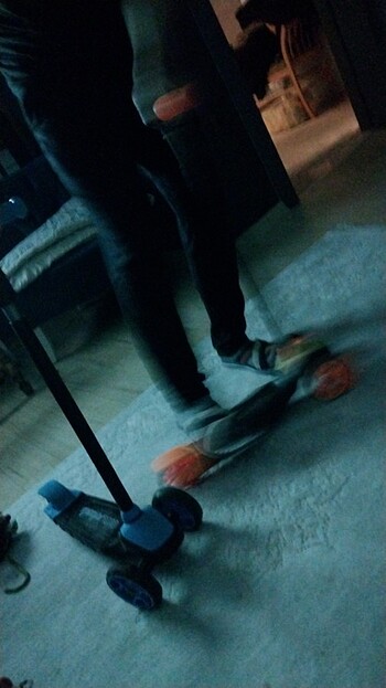 Diğer Tekerleri ışıklı SCOOTER