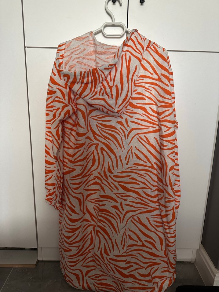 Turuncu Zebra Desenli Uzun Kadın Yağmurluk - Görsel 2