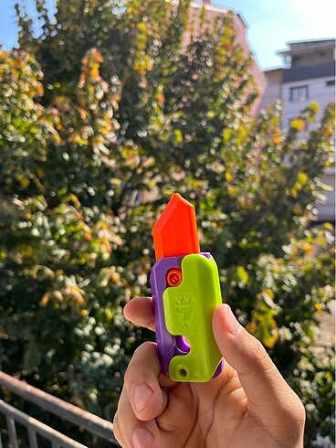Gravity knife yerçekimi bıçak stres
