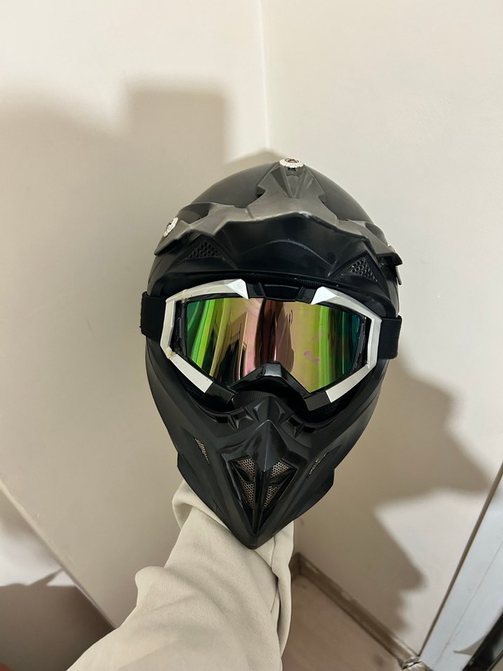 Siyah Biker Tarzı Motosiklet Kaskı 777 - Görsel 2