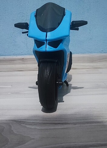  Oyuncak motor 